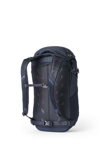 Marineblauer Rucksack mit Netzrücken, verstellbaren Gurten und seitlichen Verschlüssen. Strukturierte Oberfläche mit Belüftungsschlitzen für Atmungsaktivität.