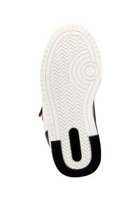 Suola di sneaker bianca in gomma con un motivo a zigzag ondulato. Accentatura nera nel tallone, vista laterale parziale che mostra un ritaglio decorativo.
