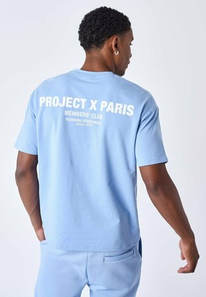 TEE MENBER'S CLUB - Camiseta estampada - cashmere blue