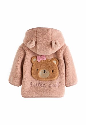Veste polaire rose pour tout-petit avec capuche comportant des oreilles d’ours, un patch visage d’ours avec un nœud rose, et "little cub" brodé dans le dos.