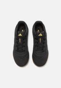 adidas Performance PREDATOR CLUB INDOOR SALA KIDS - Zaalvoetbalschoenen - core black/carbon/gold metallic