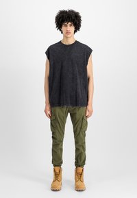 Alpha Industries TWILL JOGGER - Kargopüksid - dark olive