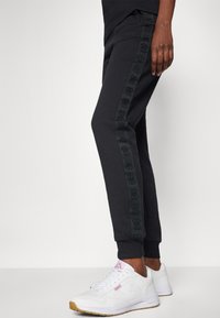 Guess STACIE JOGGER - Træningsbukser - jet black