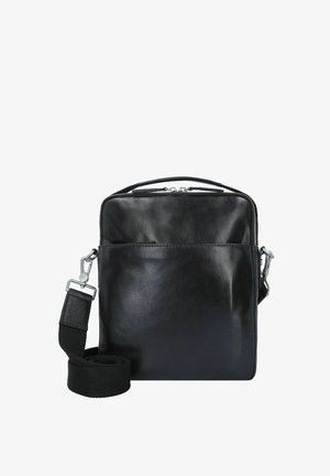 Zwarte leren schoudertas met een gladde textuur, voorklep met rits, en een afneembare strap. Voorzien van zilver hardware en een minimalistisch design.