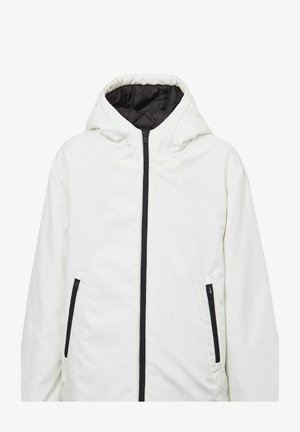 Veste à capuche blanche avec un intérieur noir, fermeture à glissière sur le devant et deux poches latérales zippées. Tissu lisse avec un design épuré.