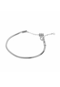 Bracciale in argento con un design liscio e flessibile, dotato di un gancio sicuro e di una catena di estensione per una lunghezza regolabile.