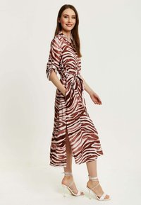 Liquorish ZEBRA PRINT MIDI  - Shirt dress - brown