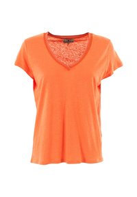 T-shirt à col V à manches courtes en orange vif, fabriqué en tissu doux avec une texture chinée, présentant des bordures contrastantes autour du col.