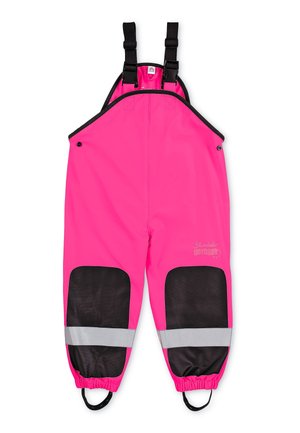 Pink vandtætte overalls med justerbare sorte stropper, sorte lapper på benene og reflekterende bånd ved manchetterne for synlighed.
