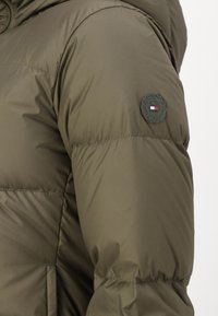 Tommy Hilfiger CASUAL COAT - Daunenmantel - army green