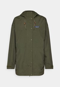 Unselected, pine needle green