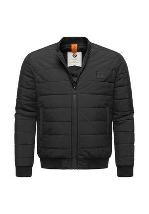 Zwarte pufferjack met een geborduurd ontwerp, ritssluiting aan de voorkant, ribgebreide manchetten en zoom, en een klein logo-opdruk op de borst. Duurzaam materiaal.