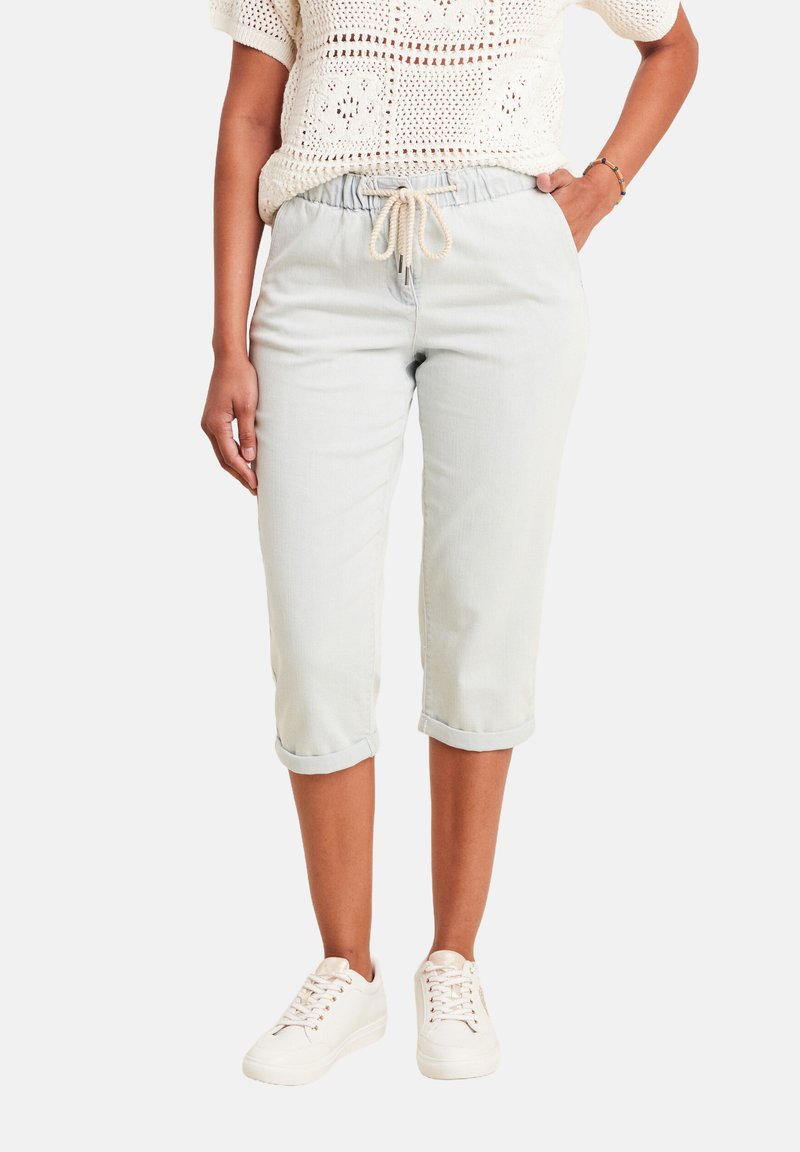 Lichtblauwe cropped broek met een elastische tailleband en trekkoord, voorzien van opgerolde manchetten en een zachte, lichte stof.