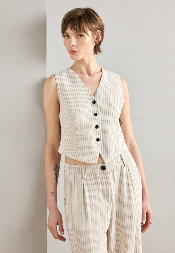 VEST - Waistcoat - creme