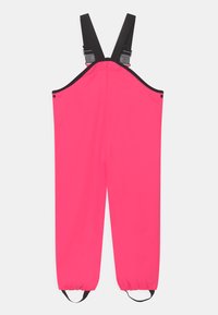 Rosa vanntette overaller med justerbare svarte stropper, elastiske mansjetter og glatt tekstur. Designet for utendørs bruk, med solid konstruksjon.