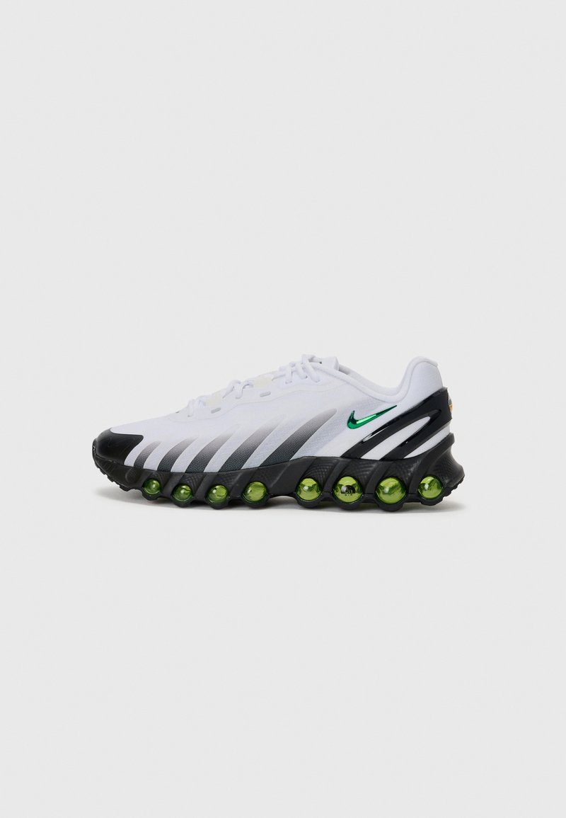 Witte sportschoenen met zwarte accenten, groene bubbelachtige demping en een strak ontwerp met een gelaagde kleurverloop en logo-details.