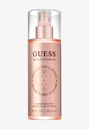 Sprühflasche des Duftmists Guess Bella Vita Rosa mit roségoldenem Etikett und transparentem Verschluss, enthält 250 ml Produkt.