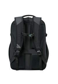 Schwarzer Rucksack mit gepolstertem Mesh-Rücken und verstellbaren Trägern, ausgestattet mit einer glatten Oberfläche und einem Reißverschluss-Hauptfach.