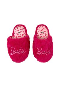 Pantofole rosa pelose con la scritta "Barbie" ricamata in bianco. L'interno presenta un motivo di scarpe rosa e cuori su uno sfondo chiaro.
