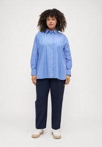 Tommy Hilfiger Curve CRV ESS POPLIN EASY FIT - Overhemdblouse - blue