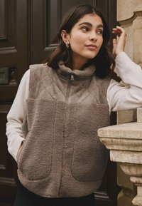 Next REGULAR FIT  - Waistcoat - khaki