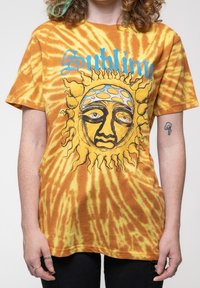 Paradiso Clothing SUBLIME SUN FACE TIE DYE - Print T-shirt - orange
