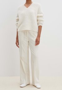 someday. Stickad tröja - white