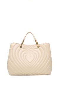 Borsa a tracolla beige trapuntata con motivo a cuore, manici superiori doppi e hardware in tono oro. Texture liscia con design tridimensionale.