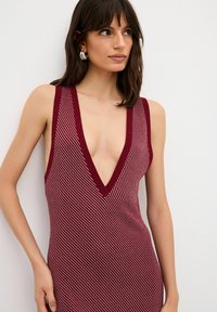 adL V-NECK - Pouzdrové šaty - striped burgundy