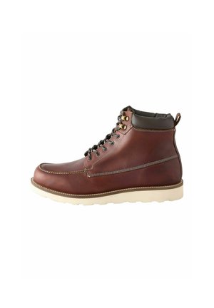Lace-up ankle boots - brown