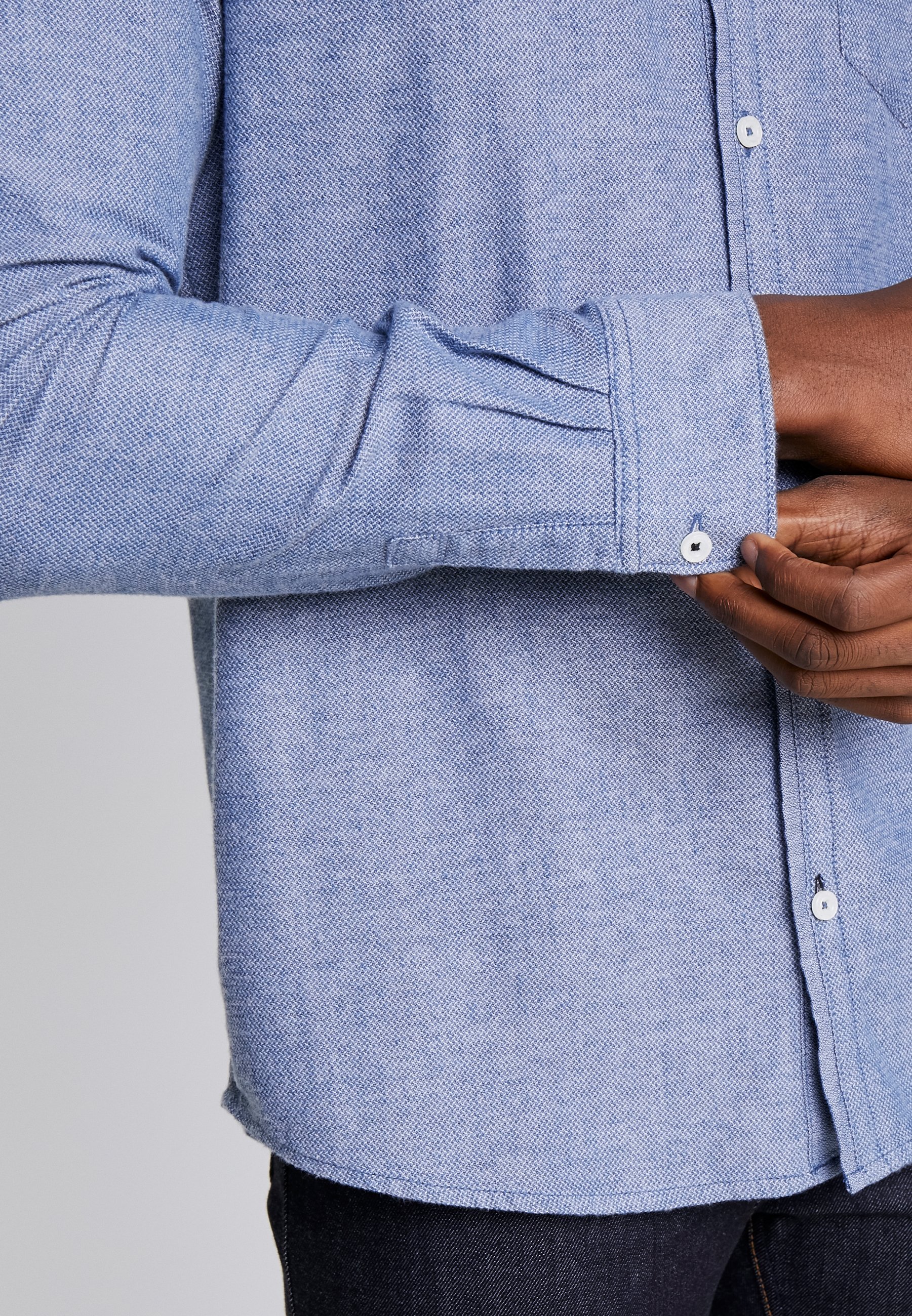 TOM TAILOR RAY COSY DOBBY STRUCTURE REGULAR FIT Skjorte TOM TAILOR DOBBY - Skjorte - white / structure blue