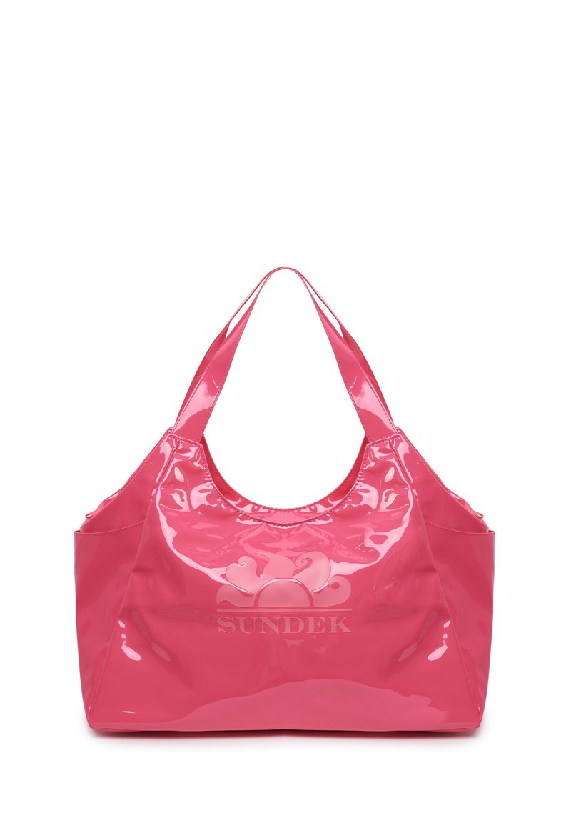 Borsa tote rosa lucida con una parte superiore arrotondata, doppi manici e un logo floreale. Texture liscia e design spazioso per un uso versatile.