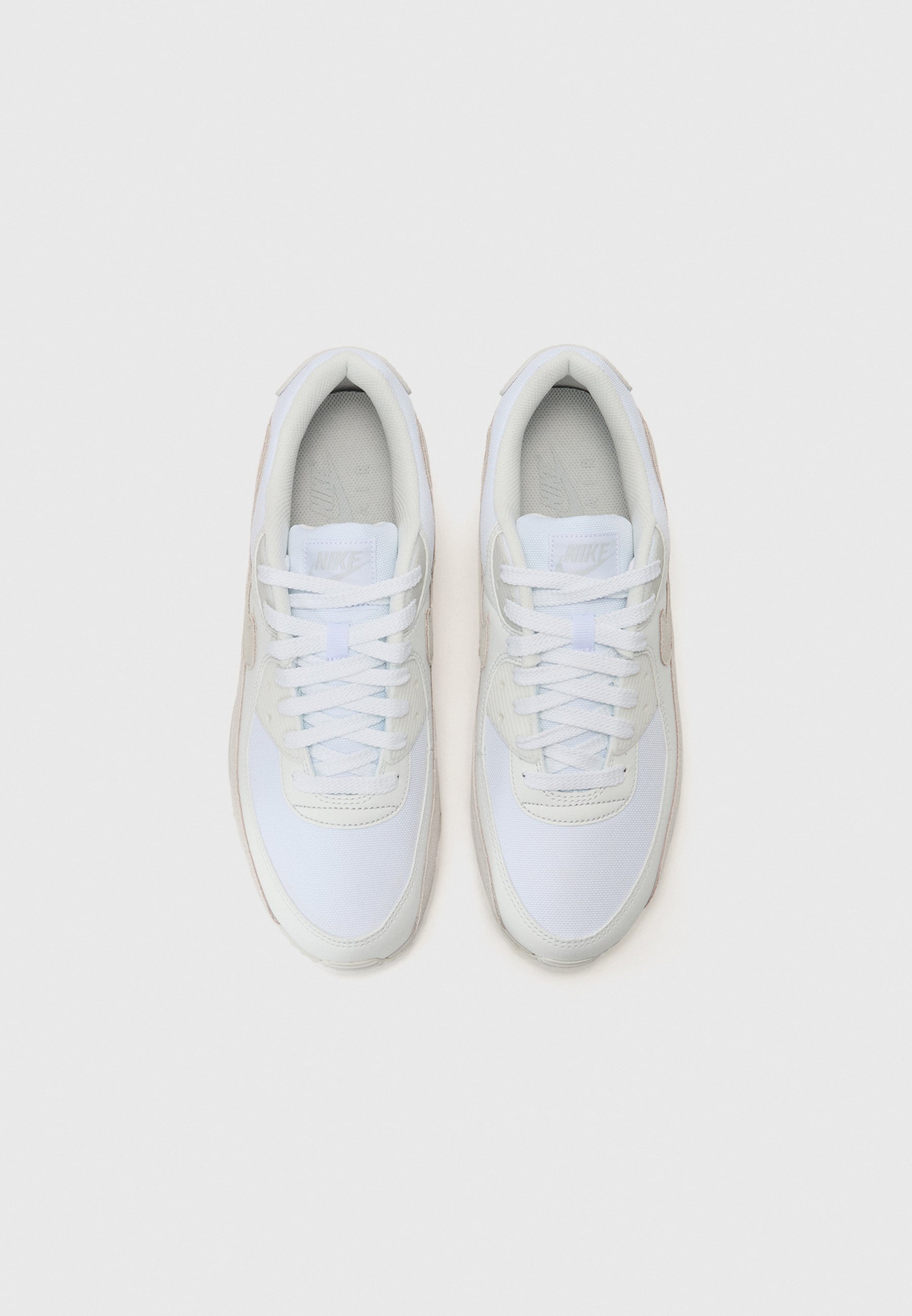 white nike airmax 90