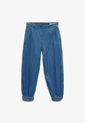 Pantalon jogger en denim bleu avec taille élastique et poignets boutonnés, posé à plat sur fond blanc.