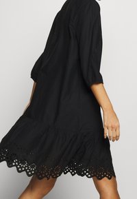 Saint Tropez Vapaa-ajan mekko - black