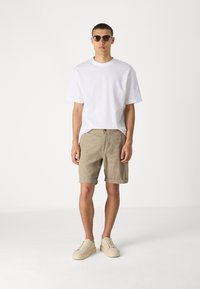 Selected Homme LUTON FLEX NOOS - Šortky - vetiver