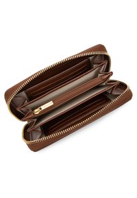 Portafoglio in pelle marrone con un esterno testurizzato e zip dorata. L'interno presenta numerosi scomparti per carte, una tasca con zip e scomparti divisi.