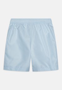 Calções azul claro feitos de um material suave e leve. Apresentam uma cintura elástica e um design simples, sem bolsos ou adornos.