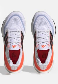 adidas Performance ULTRABOOST LIGHT - Hardloopschoenen voor op de weg - cloud white   core black   solar red