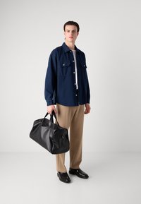 Mads Nørgaard SUNSET AUGUST WORK SHIRT - Vapaa-ajan kauluspaita - parisian night