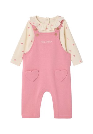 Cream long-sleeve shirt with pink hearts and ruffled collar under pink jumper with wooden buttons, heart pockets, and "MON AMOUR" text.