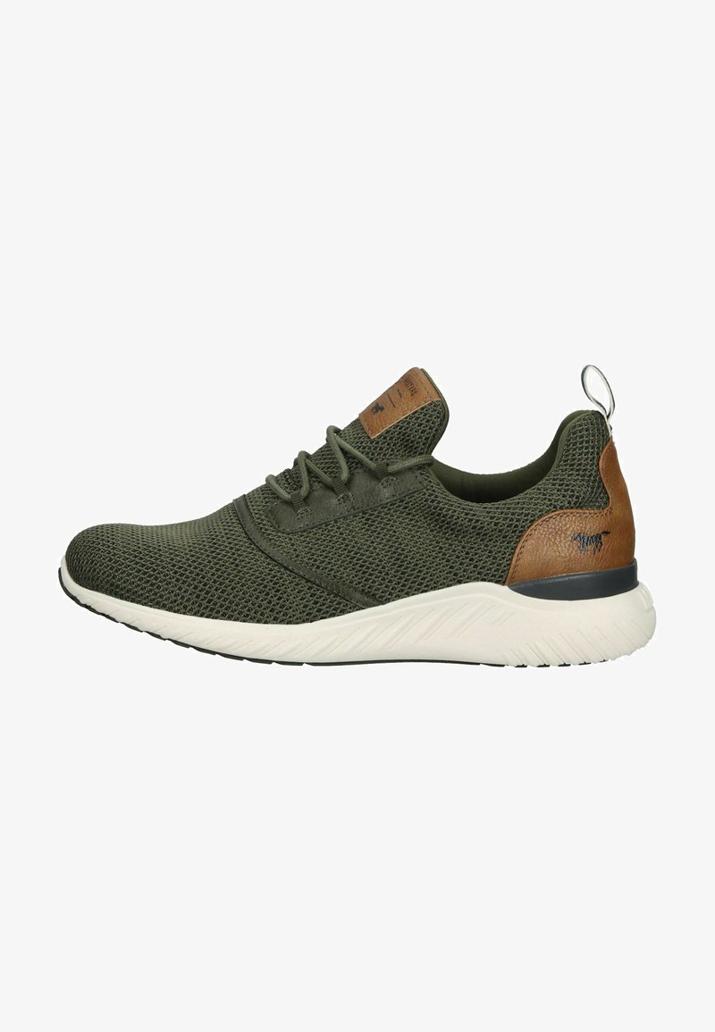 Siatkowe sneakersy w oliwkowym kolorze z brązowym skórzanym akcentem na pięcie, posiadające teksturowaną cholewkę i białą podeszwę z wzorem.