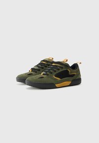 és QUATTRO UNISEX - Skate shoes - olive/black
