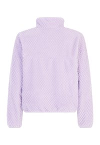 Fialová fleecová bunda s textúrou, vysokým golierom a dlhými rukávmi, zobrazená zozadu.