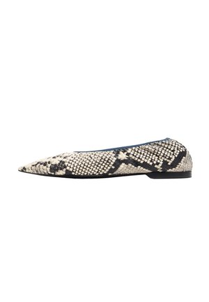 Pointed-toe flat shoe in synthetic material with a black and ivory snake print pattern, featuring a low black sole and blue interior lining.
