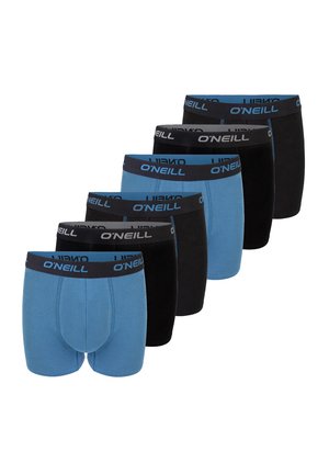 Sechs Paar O'Neill Boxershorts in abwechselnd blauen und schwarzen Farben, angeordnet in einer versetzten Reihe auf weißem Hintergrund.