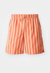 Bañador a rayas en naranja y melocotón claro, con cintura elástica, cordón ajustable y un pequeño detalle de logo en la parte delantera.