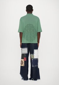 Les Benjamins Polo - army green