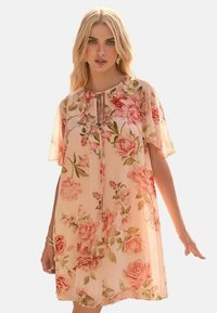Lipsy PETITE FIT - FLUTTER SLEEVE  - Vapaa-ajan mekko - pink floral print