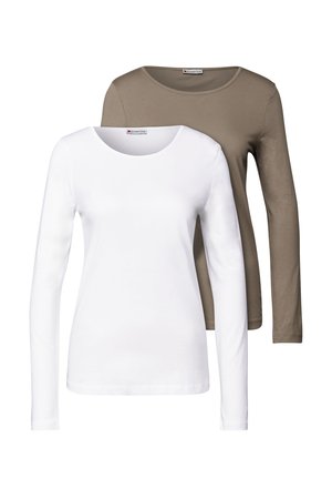 Bílé a hnědé košile s dlouhým rukávem a kulatými výstřihy, vyrobené z měkké tkaniny, s jednoduchými vzory bez potisků či ozdob.